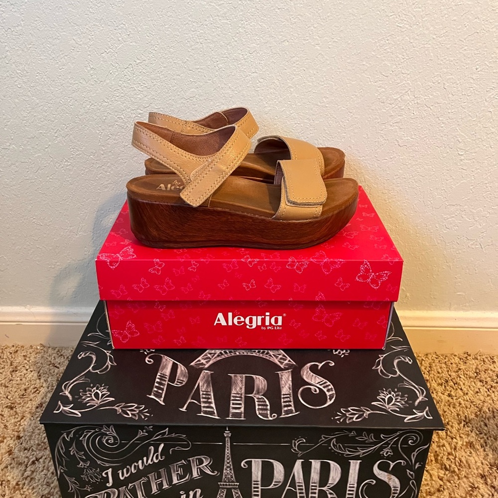 Alegria Women's Tan Wedge Sandals
